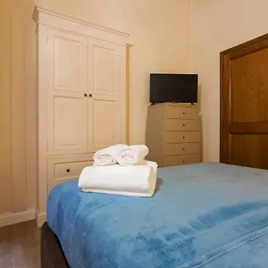 Apartment Duomo 2 Bedroom, Florence